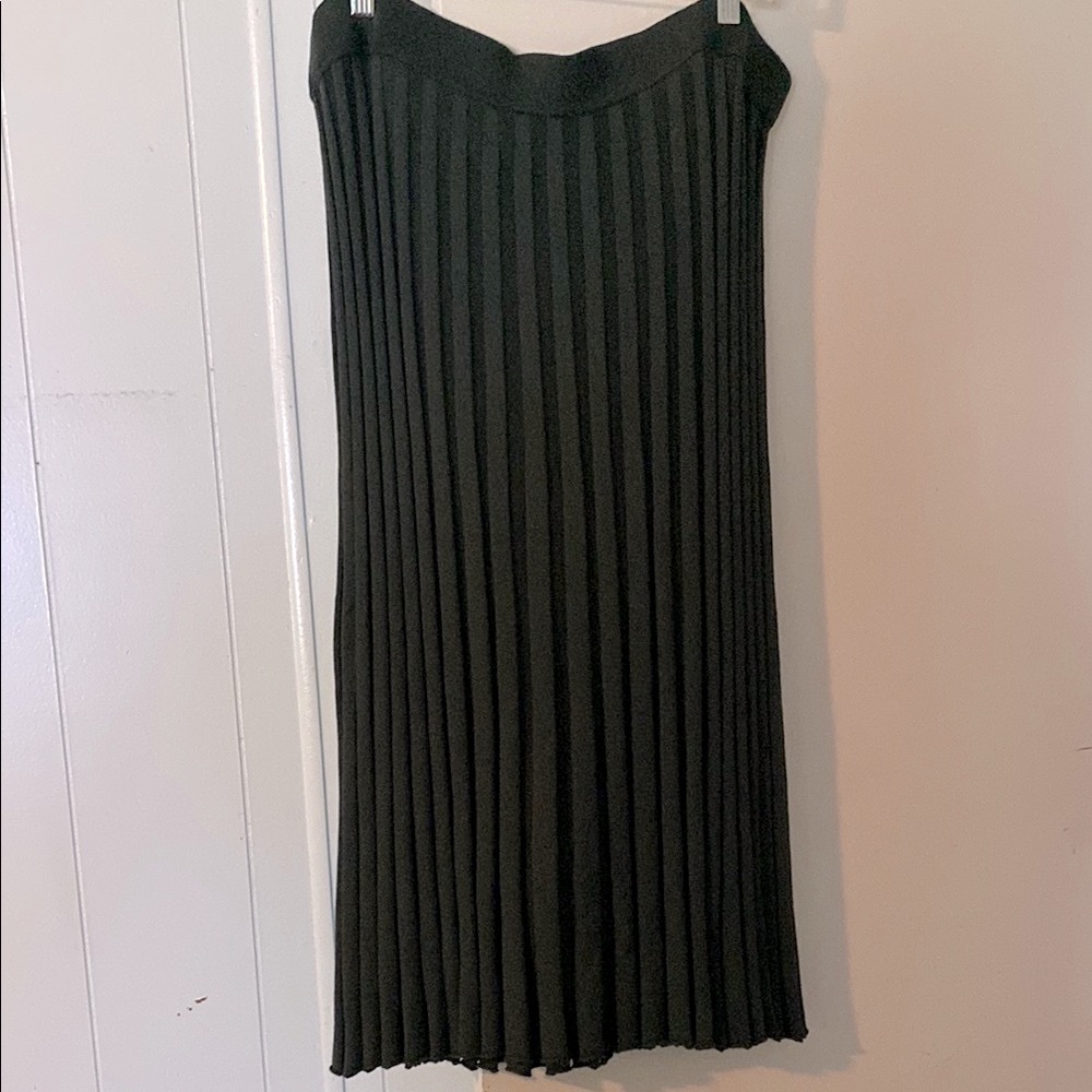 NWOT Pleated knit skirt XXL